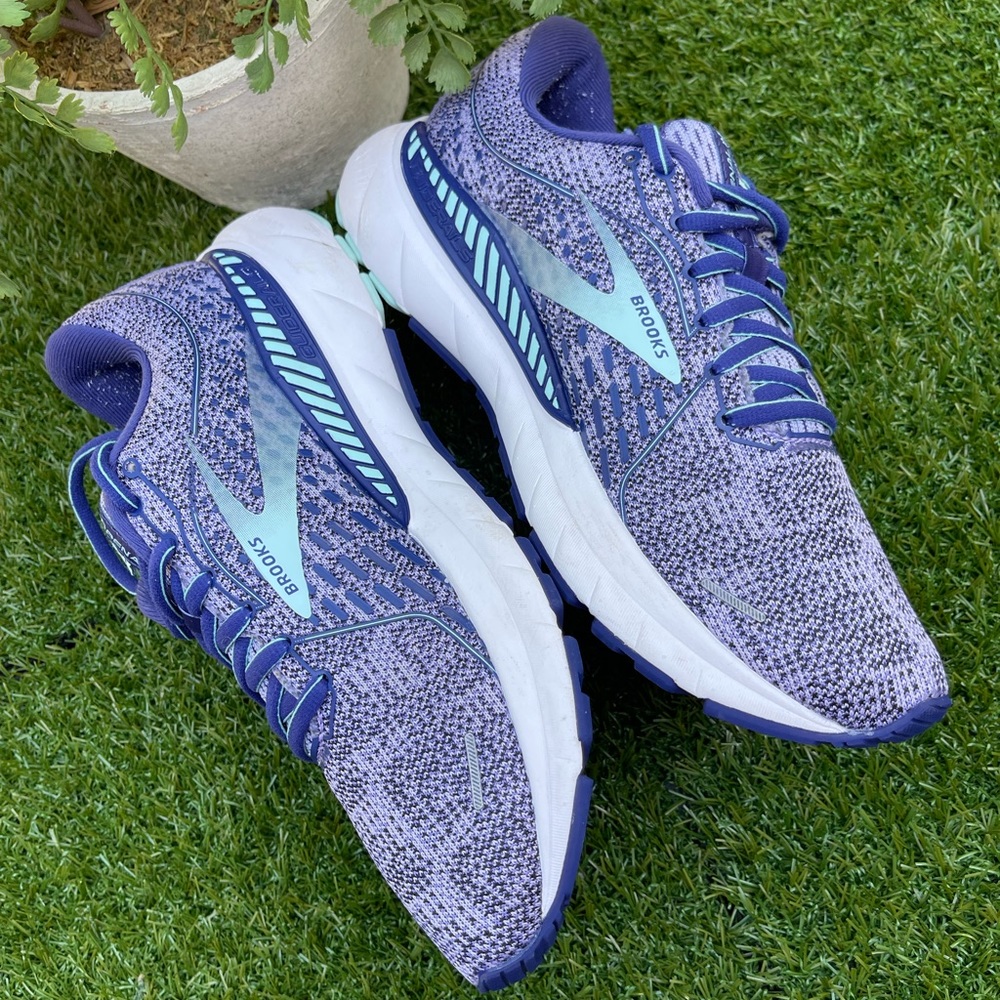 BROOKS🍁🍂Adrenaline GTS 21 women’s Size 9